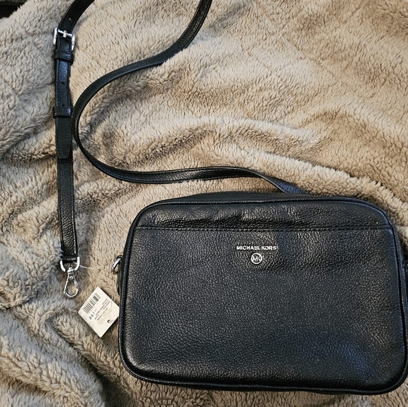 NWT MICHAEL KORS PEBBLED LEATHER  CROSSBODY - Picture 4 of 8